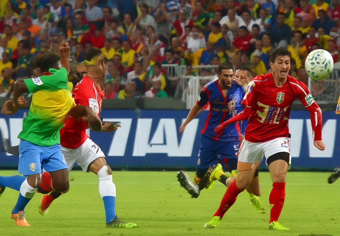 巴西国际VS卡里美洲：南美足球巅峰对决战报(图2)