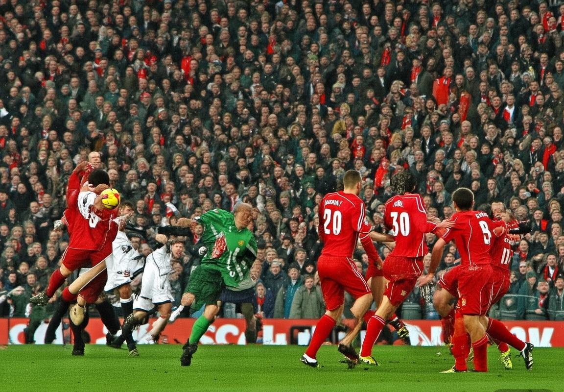 2010曼联利物浦经典对决回顾：激情瞬间与战术解析(图1)