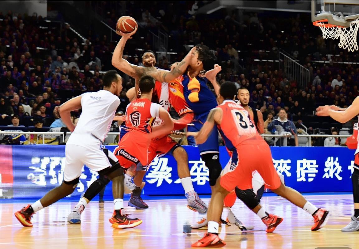 2016年CBA季后赛佛山对新疆巅峰对决：新疆微弱优势夺冠(图2)
